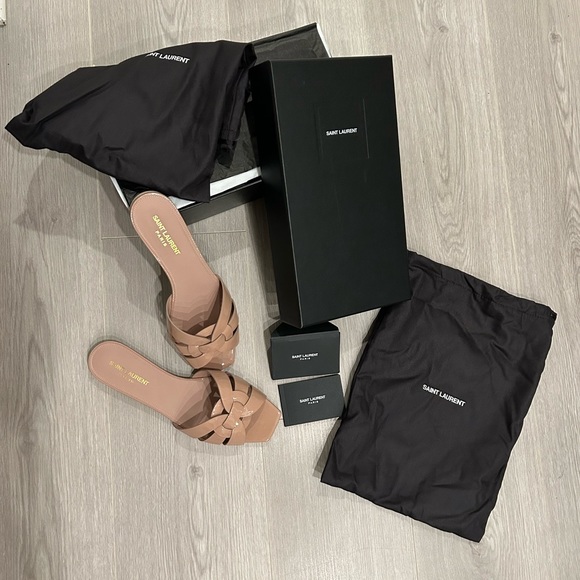 SAINT LAURENT TRIBUTE MULES IN PATENT LEATHER (39) - Picture 10 of 12